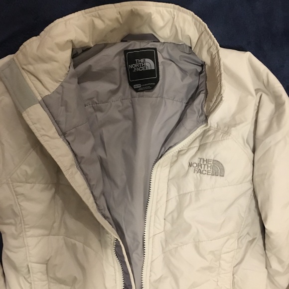 North face jacket. Light fill. - Picture 3 of 9